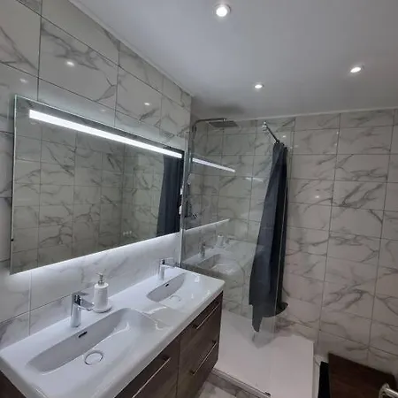 Vue Avec Parking Gratuit Sur Place Bastia (Corsica)